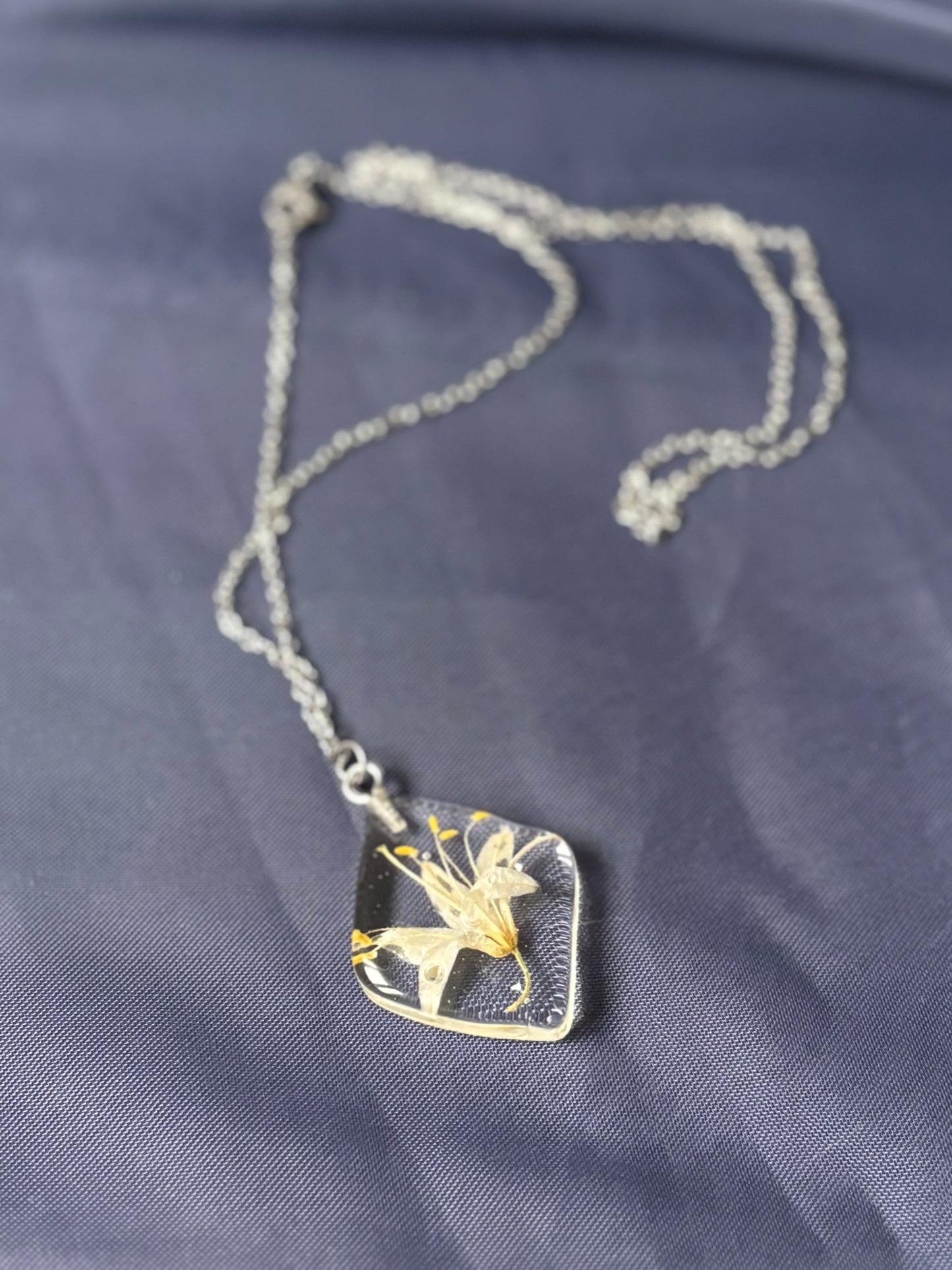 Rhomb Wild Bluebead Lily necklace