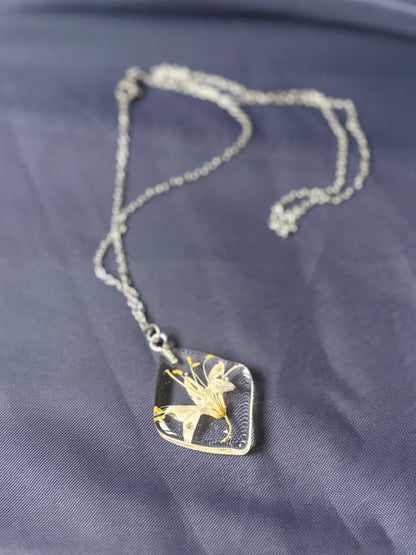 Rhomb Wild Bluebead Lily necklace