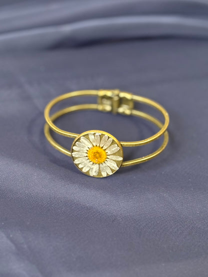 Daisy brass bracelet