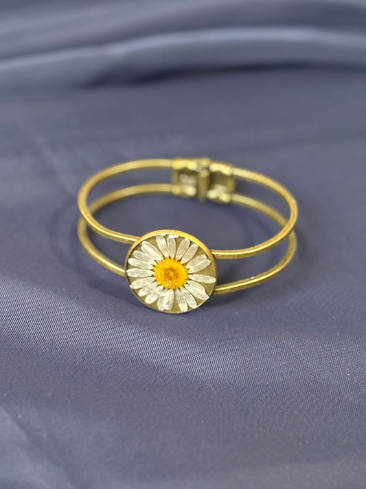 Daisy brass bracelet