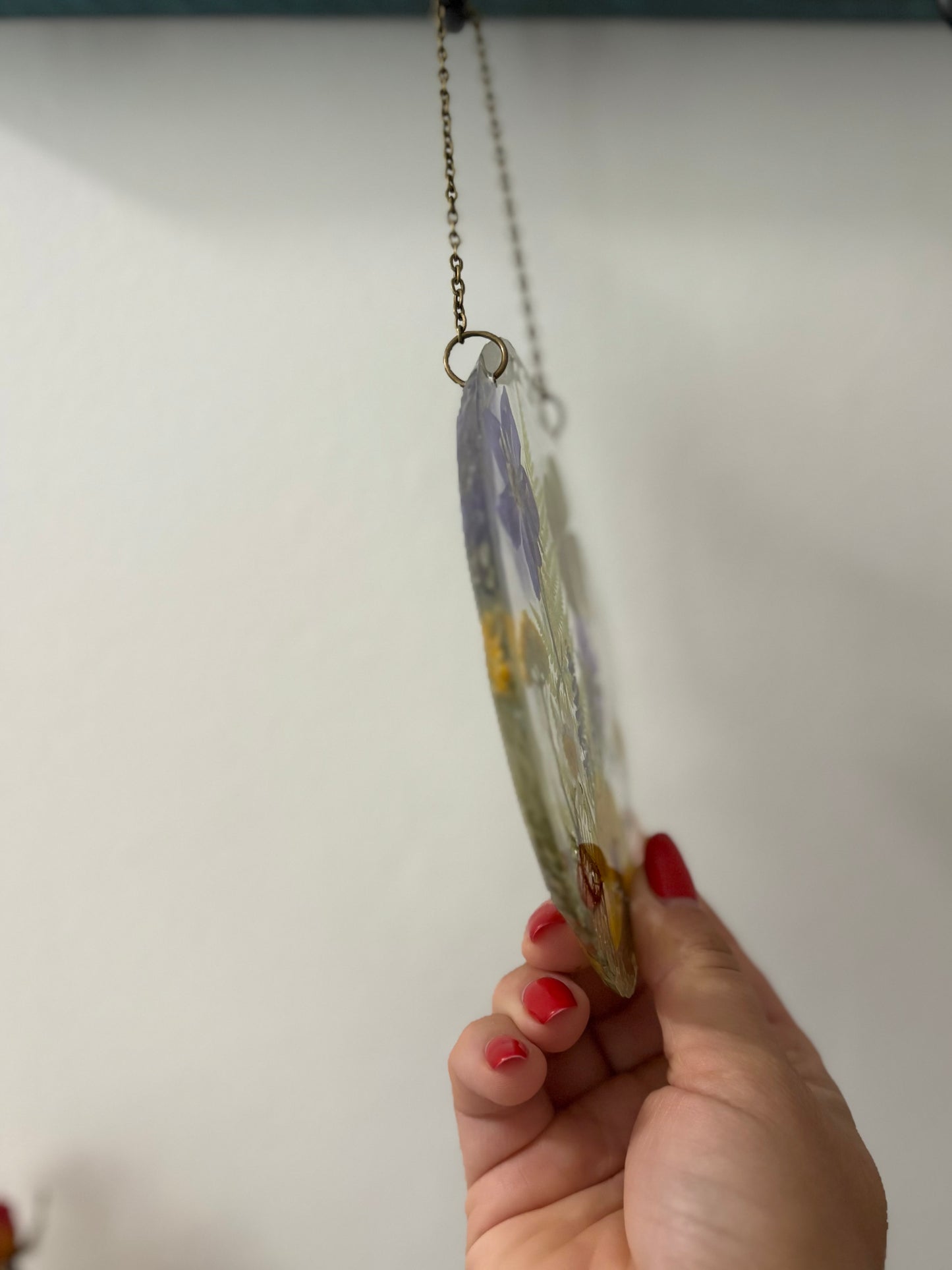 Round Floral sun catcher with the Four-leaf clover